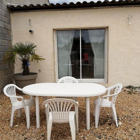 La Petite Maison Des Vignes Les Eglisottes-et-Chalaures エクステリア 写真
