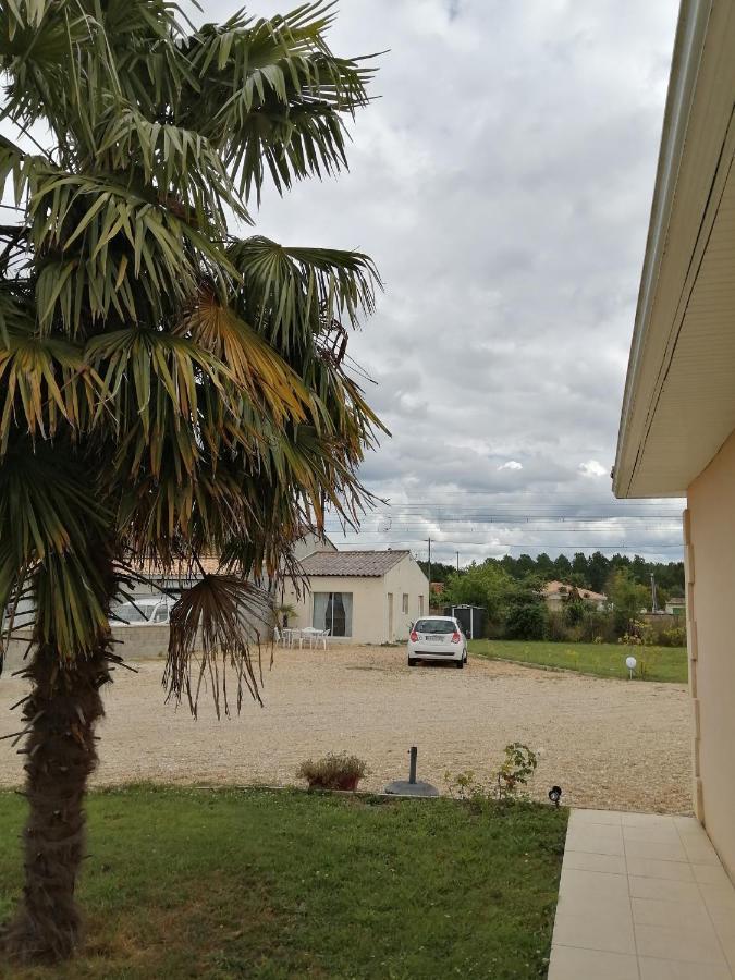 La Petite Maison Des Vignes Les Eglisottes-et-Chalaures エクステリア 写真