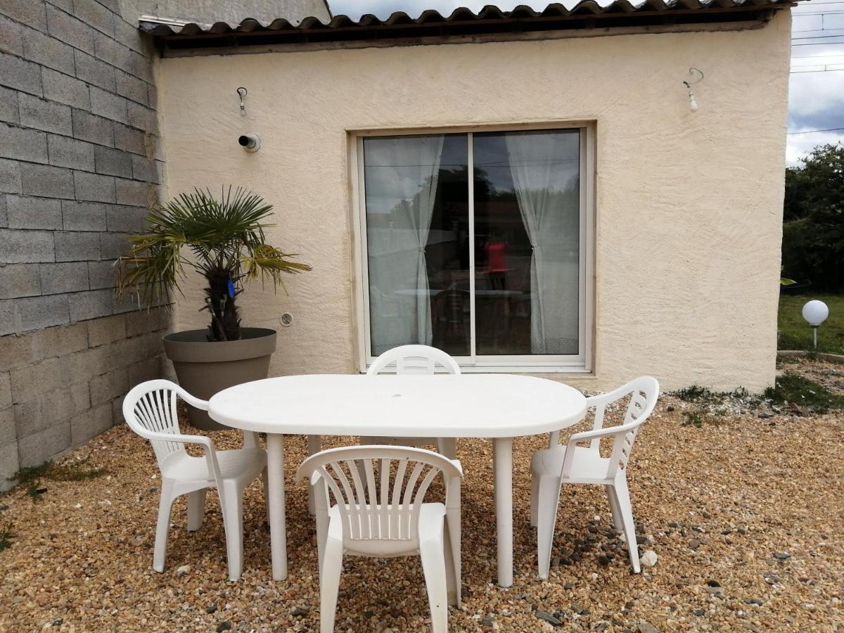La Petite Maison Des Vignes Les Eglisottes-et-Chalaures エクステリア 写真